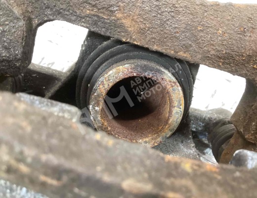Суппорт задний правый Hyundai Trajet 2004-2008 рестайлинг  Hyundai Trajet Trajet 2004-2008 рестайлинг