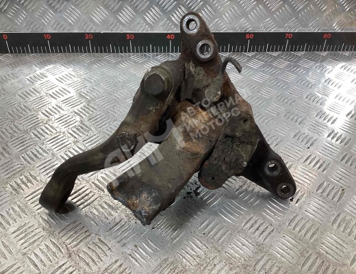 Кулак поворотный правый Mercedes Vario (W670) 1996-2013  Mercedes Vario Vario (W670) 1996-2013
