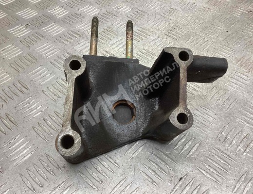 Кронштейн двигателя Mitsubishi Carisma (DA) 1995-2004  Mitsubishi Carisma Carisma (DA) 1995-2004