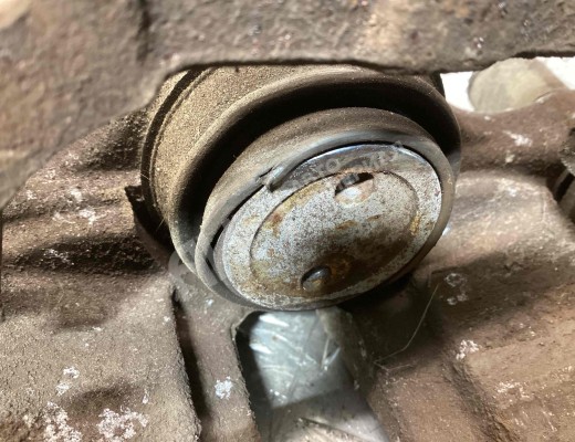 Суппорт задний правый Renault Laguna II (X74) 2001-2005  Renault Laguna Laguna II (X74) 2001-2005
