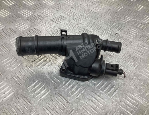 Фланец (тройник) системы охлаждения Volkswagen Passat B6 (3C) 2005-2010  Volkswagen Passat Passat B6 (3C) 2005-2010
