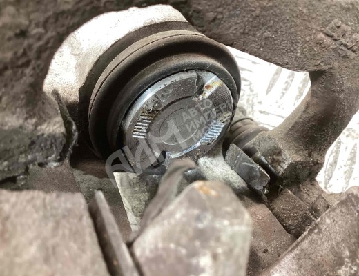 Суппорт задний левый Renault Scenic II (JM) 2006-2009 рестайлинг  Renault Scenic Scenic II (JM) 2006-2009 рестайлинг