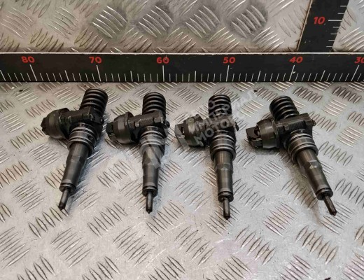Форсунка Volkswagen Golf V (1K) 2004-2009  Volkswagen Golf Golf V (1K) 2004-2009
