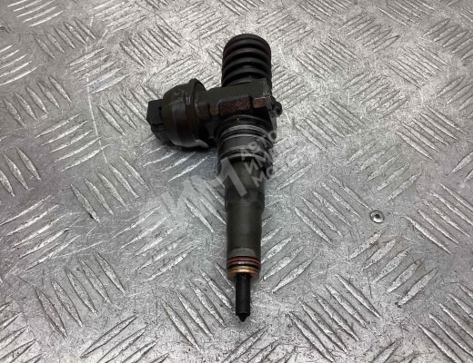 Форсунка Volkswagen Passat B6 (3C) 2005-2010  Volkswagen Passat Passat B6 (3C) 2005-2010