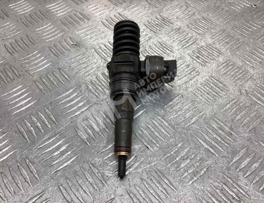 Форсунка Volkswagen Passat B6 (3C) 2005-2010  Volkswagen Passat Passat B6 (3C) 2005-2010