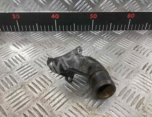 Фланец (тройник) системы охлаждения Nissan Primera II (P11) 1996-2002  Nissan Primera Primera II (P11) 1996-2002