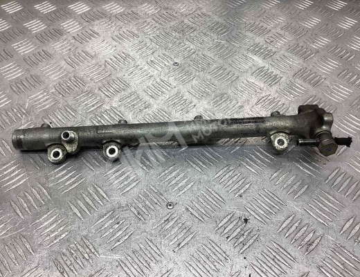 Топливная рампа Mercedes C (W203) 2000-2004  Mercedes C C (W203) 2000-2004