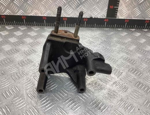 Кронштейн двигателя Mitsubishi Carisma (DA) 1995-2004  Mitsubishi Carisma Carisma (DA) 1995-2004