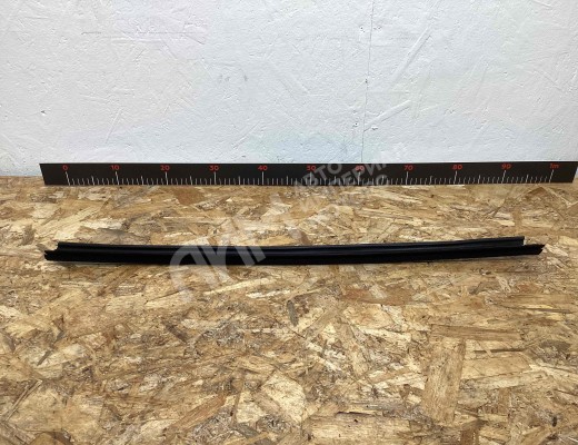 Молдинг стекла двери передней левой внутренний Audi A6 C5 (4B) 1997-2001  Audi A6 A6 C5 (4B) 1997-2001