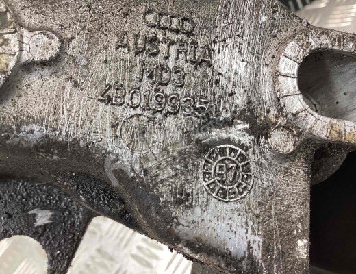 Кронштейн двигателя Audi A6 C5 (4B) 1997-2001  Audi A6 A6 C5 (4B) 1997-2001