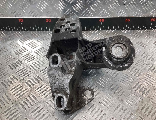 Кронштейн двигателя Volkswagen Passat B5+ (3B) 2000-2005 рестайлинг  Volkswagen Passat Passat B5+ (3B) 2000-2005 рестайлинг