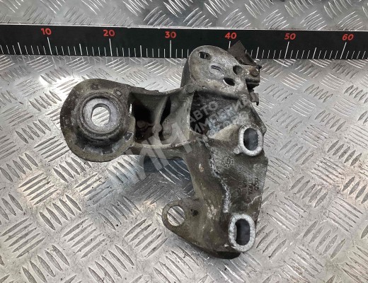 Кронштейн двигателя Volkswagen Passat B5+ (3B) 2000-2005 рестайлинг  Volkswagen Passat Passat B5+ (3B) 2000-2005 рестайлинг