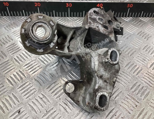 Кронштейн двигателя Audi A4 B5 (8D) 1994-1999  Audi A4 A4 B5 (8D) 1994-1999