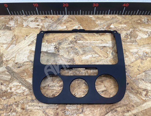 Рамка под магнитолу Volkswagen Jetta V (1K) 2005-2011  Volkswagen Jetta Jetta V (1K) 2005-2011