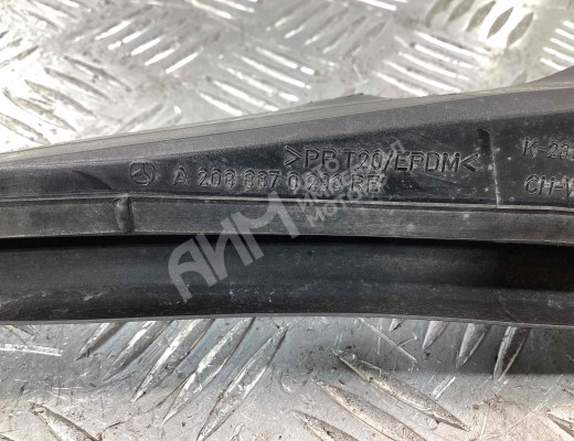 Уплотнитель капота Mercedes CLK (W208) 1997-2002  Mercedes CLK CLK (W208) 1997-2002