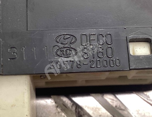 Кнопка стеклоподъемника переднего правого Kia Carnival I (GQ) 1998-2006  Kia Carnival Carnival I (GQ) 1998-2006