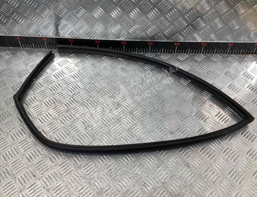 Уплотнитель Ford Focus I 2001-2005 рестайлинг  Ford Focus Focus I 2001-2005 рестайлинг