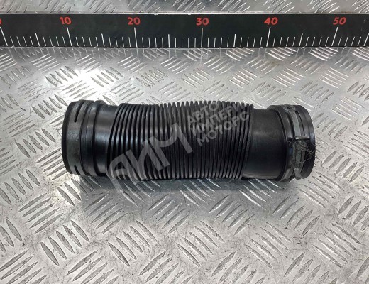 Патрубок воздушного фильтра Volkswagen Golf IV (1J) 1997-2004  Volkswagen Golf Golf IV (1J) 1997-2004