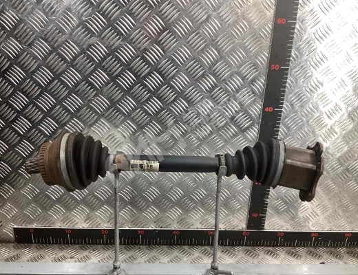 Полуось передняя левая (приводной вал, ШРУС) Audi A6 C5 (4B) 2001-2004 рестайлинг  Audi A6 A6 C5 (4B) 2001-2004 рестайлинг