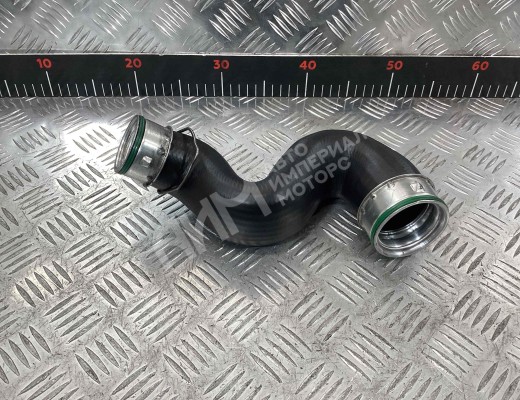 Патрубок интеркулера Volkswagen Passat B5+ (3B) 2000-2005 рестайлинг  Volkswagen Passat Passat B5+ (3B) 2000-2005 рестайлинг