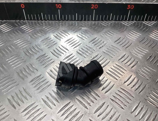 Фланец (тройник) системы охлаждения Volkswagen Golf IV (1J) 1997-2004  Volkswagen Golf Golf IV (1J) 1997-2004