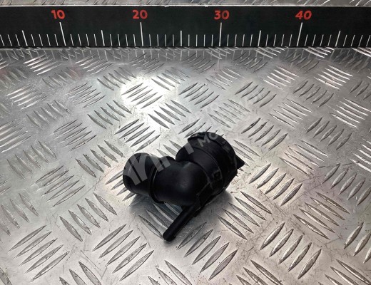 Фланец (тройник) системы охлаждения Volkswagen Passat B6 (3C) 2005-2010  Volkswagen Passat Passat B6 (3C) 2005-2010