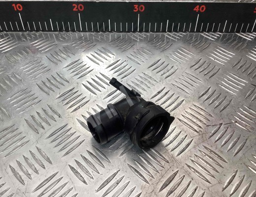 Фланец (тройник) системы охлаждения Volkswagen Passat B6 (3C) 2005-2010  Volkswagen Passat Passat B6 (3C) 2005-2010