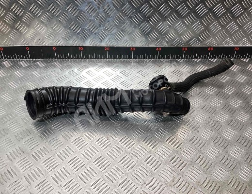 Патрубок интеркулера Kia Carens I (FJ) 2002-2006 рестайлинг  Kia Carens Carens I (FJ) 2002-2006 рестайлинг