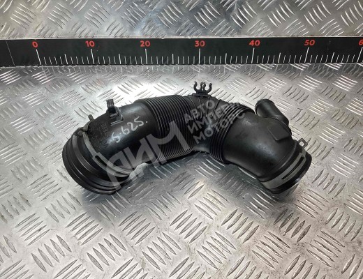 Патрубок интеркулера Volkswagen Passat B6 (3C) 2005-2010  Volkswagen Passat Passat B6 (3C) 2005-2010