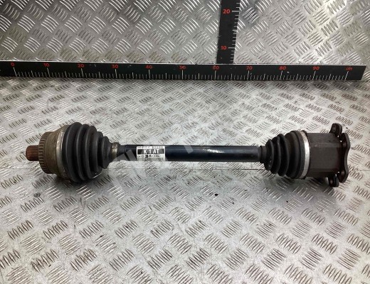 Полуось передняя левая (приводной вал, ШРУС) Audi A4 B6 (8EC, 8E5) 2000-2004  Audi A4 A4 B6 (8EC, 8E5) 2000-2004