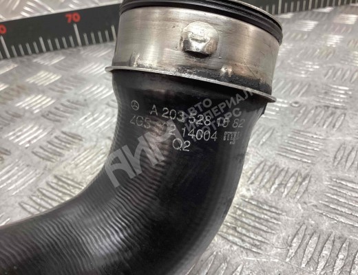 Патрубок интеркулера Mercedes C (W203) 2000-2004  Mercedes C C (W203) 2000-2004