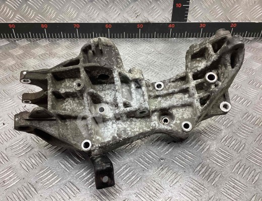 Кронштейн генератора Volkswagen Passat B5 (3B) 1996-2000  Volkswagen Passat Passat B5 (3B) 1996-2000