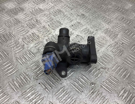 Фланец (тройник) системы охлаждения Volkswagen Passat B5 (3B) 1996-2000  Volkswagen Passat Passat B5 (3B) 1996-2000