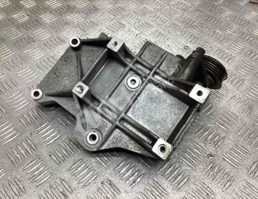 Кронштейн компрессора кондиционера Volkswagen Passat B5 (3B) 1996-2000  Volkswagen Passat Passat B5 (3B) 1996-2000