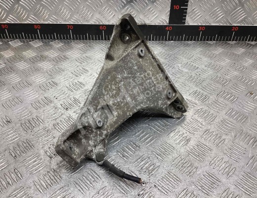 Кронштейн двигателя Volkswagen Passat B5 (3B) 1996-2000  Volkswagen Passat Passat B5 (3B) 1996-2000