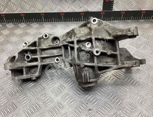 Кронштейн генератора Volkswagen Passat B5 (3B) 1996-2000  Volkswagen Passat Passat B5 (3B) 1996-2000