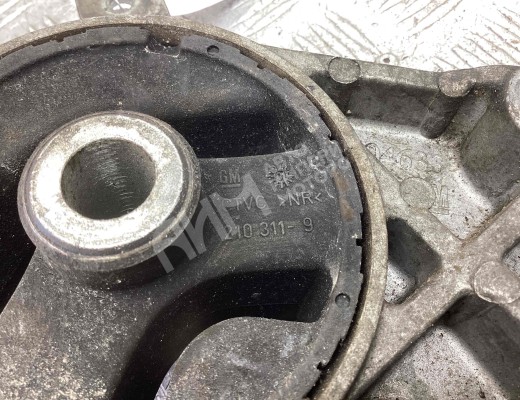 Подушка крепления КПП Opel Vectra C 2002-2005  Opel Vectra Vectra C 2002-2005