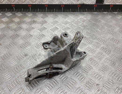 Кронштейн генератора Subaru Impreza II (GG/G11) 2000-2002  Subaru Impreza Impreza II (GG/G11) 2000-2002