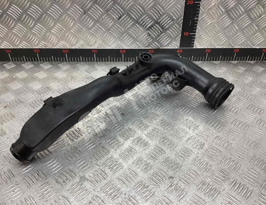Патрубок интеркулера Volkswagen Passat B5+ (3B) 2000-2005 рестайлинг  Volkswagen Passat Passat B5+ (3B) 2000-2005 рестайлинг