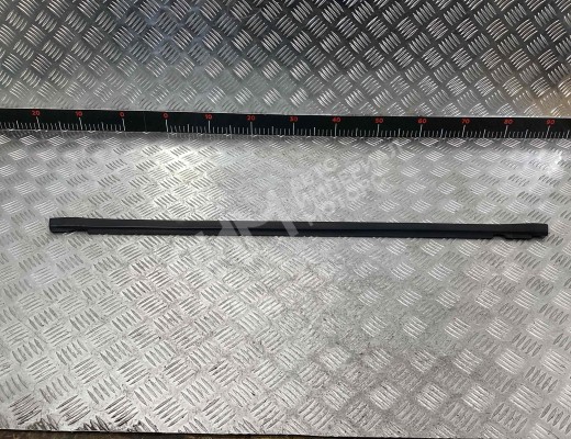 Молдинг стекла двери задней правой наружный Volkswagen Passat B4 (3A) 1993-1997  Volkswagen Passat Passat B4 (3A) 1993-1997