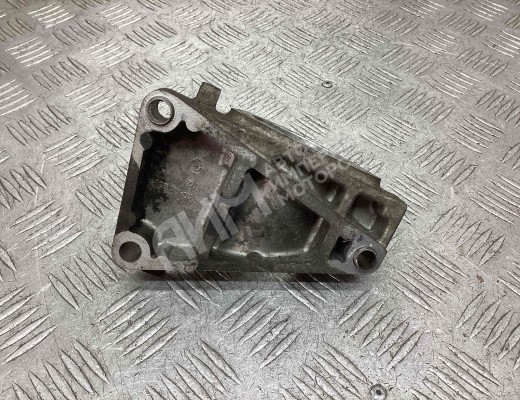 Кронштейн полуоси Opel Astra H 2007-2010 рестайлинг  Opel Astra Astra H 2007-2010 рестайлинг
