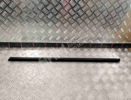 Молдинг стекла двери передней левой внутренний Volkswagen Passat B6 (3C) 2005-2010  Volkswagen Passat Passat B6 (3C) 2005-2010
