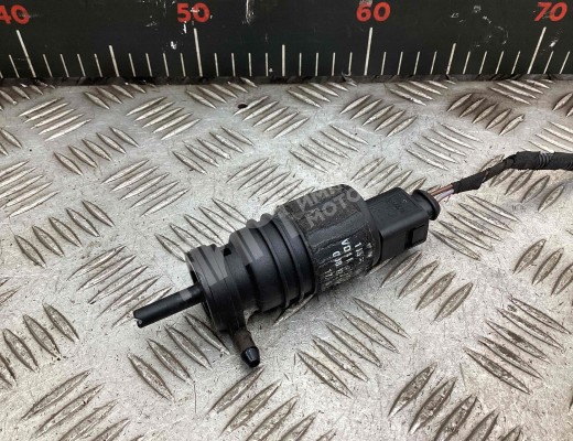 Насос (моторчик) омывателя стекла Audi A8 D3 (4E) 2007-2009 2-й рестайлинг  Audi A8 A8 D3 (4E) 2007-2009 2-й рестайлинг