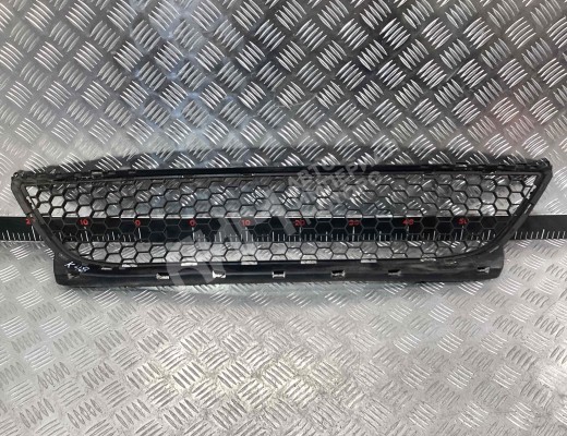 Заглушка (решетка) в бампер передний Dacia Logan I (LS/KS) 2004-2012  Dacia Logan Logan I (LS/KS) 2004-2012