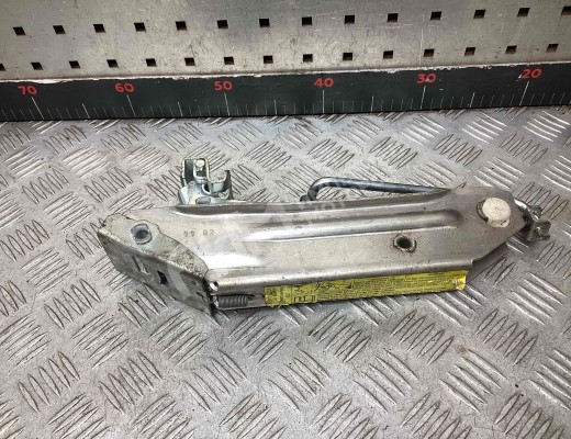 Домкрат Volkswagen Passat B5+ (3B) 2000-2005 рестайлинг  Volkswagen Passat Passat B5+ (3B) 2000-2005 рестайлинг