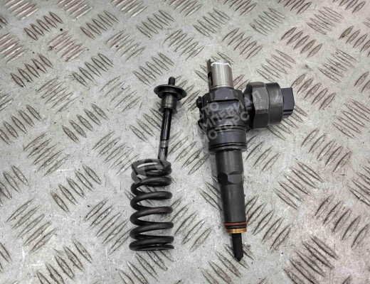 Форсунка Volkswagen Golf IV (1J) 1997-2004  Volkswagen Golf Golf IV (1J) 1997-2004