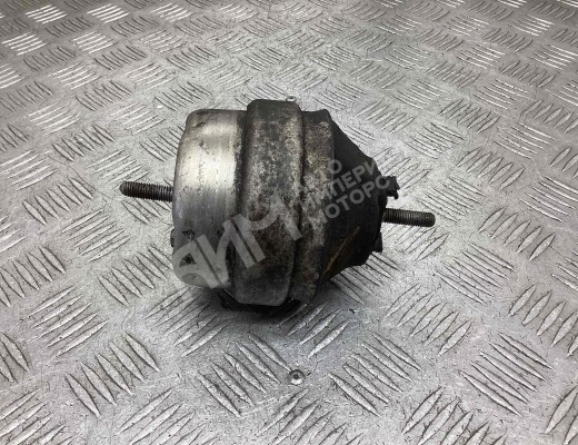 Подушка крепления двигателя Volkswagen Passat B5 (3B) 1996-2000  Volkswagen Passat Passat B5 (3B) 1996-2000