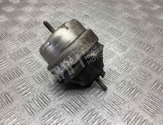 Подушка крепления двигателя Volkswagen Passat B5 (3B) 1996-2000  Volkswagen Passat Passat B5 (3B) 1996-2000