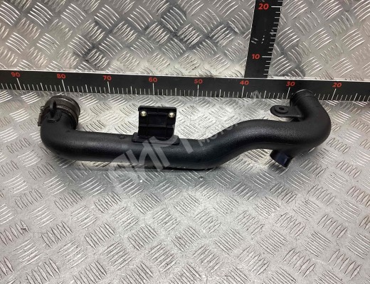 Патрубок интеркулера Volkswagen Passat B5 (3B) 1996-2000  Volkswagen Passat Passat B5 (3B) 1996-2000