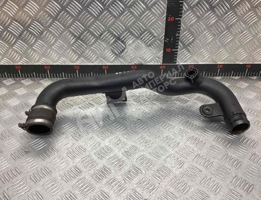 Патрубок интеркулера Volkswagen Passat B5 (3B) 1996-2000  Volkswagen Passat Passat B5 (3B) 1996-2000